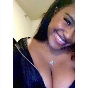 Meet your Posher, Adriana